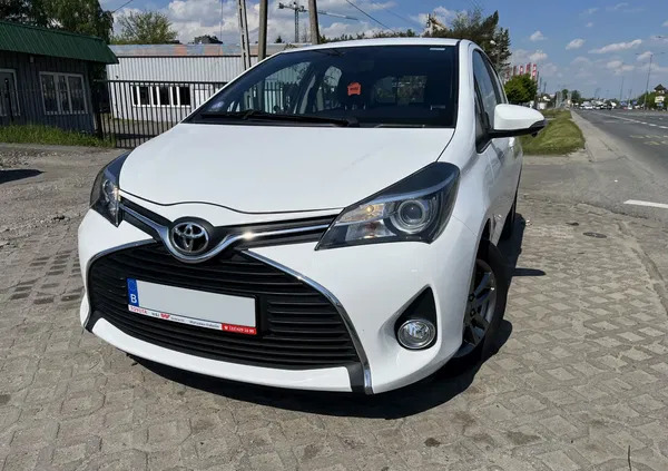 samochody osobowe Toyota Yaris cena 43900 przebieg: 118000, rok produkcji 2015 z Reda